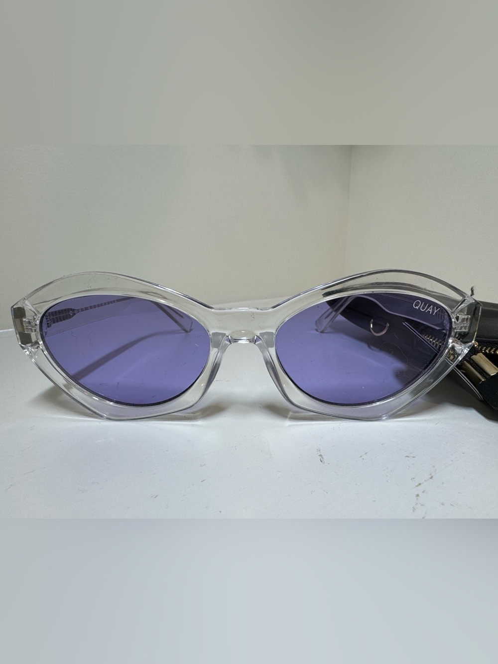 NWT Quay Australia sunglasses with zippered case.